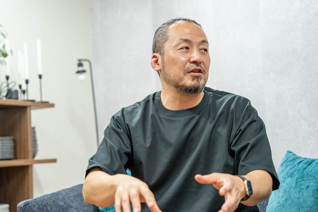 松波動物病院グループ 松波登記臣様と小野村學の対談の様子