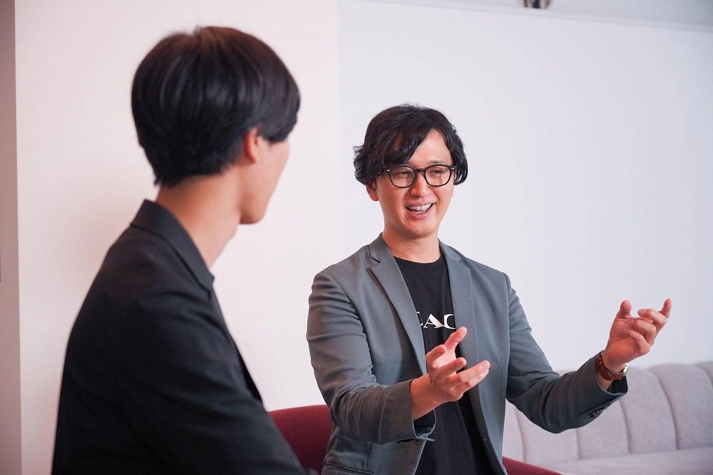 ONESTRUCTION 西岡大穂様と小野村學の対談の様子
